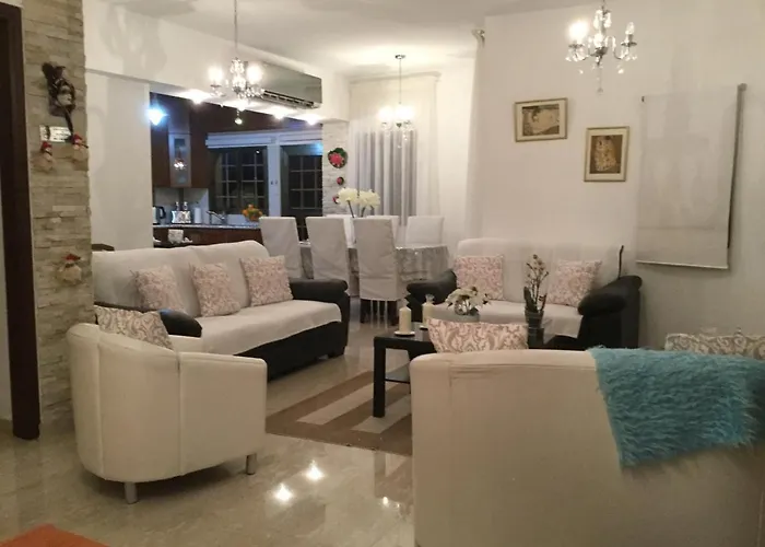 Nikola's House Semesterbostad *